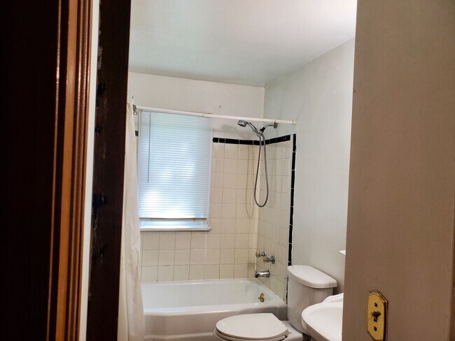 Foto del edificio - 3909 Warrensville Center Rd