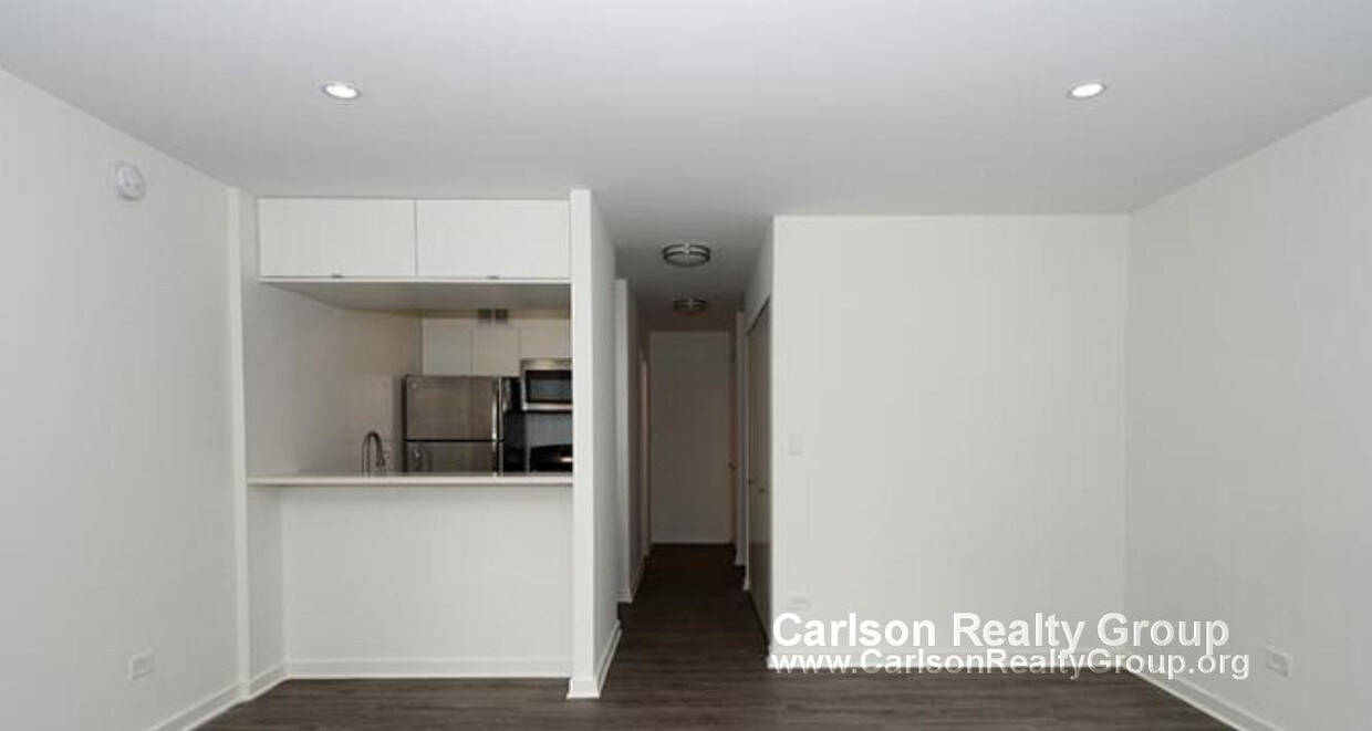 Primary Photo - 30 E Scott St