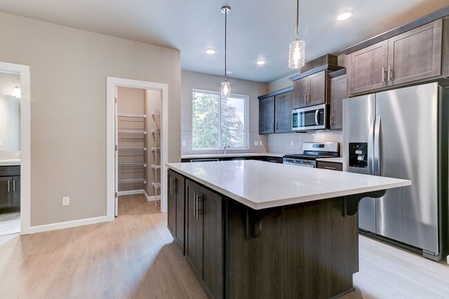 Foto del edificio - HOLIDAY RENT CONCESSION WITH APPROVED APPL...