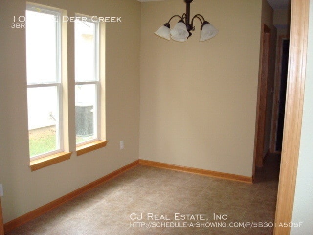 Building Photo - 1010 NE Deer Creek Rd