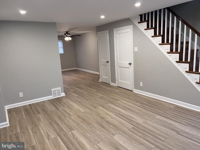 Foto del edificio - 313 E Ashdale St