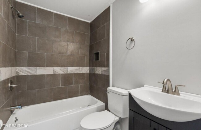Building Photo - Rockwood 37854-2 bed 2 bath-call Tara Haye...