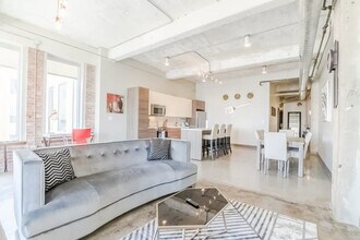 Building Photo - 500 S Ervay St