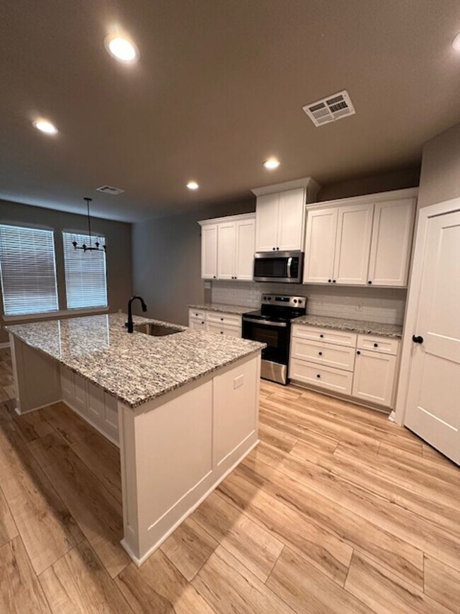 Building Photo - Beautiful home in Lorena ISD