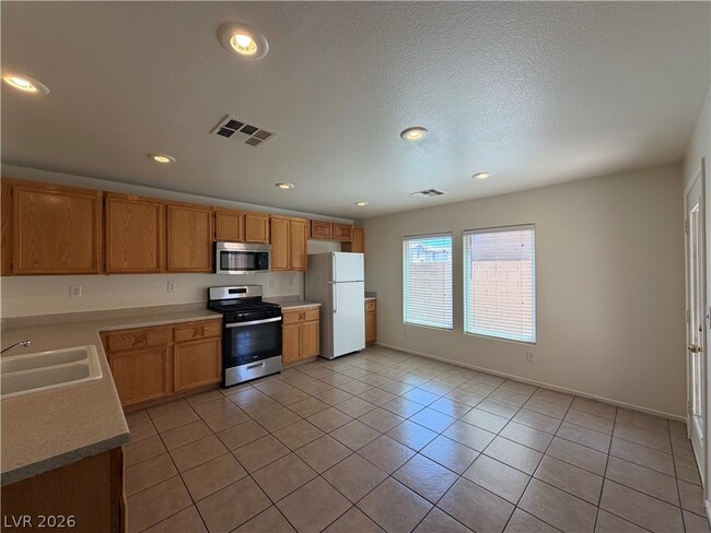 Building Photo - 8306 Golden Amber St