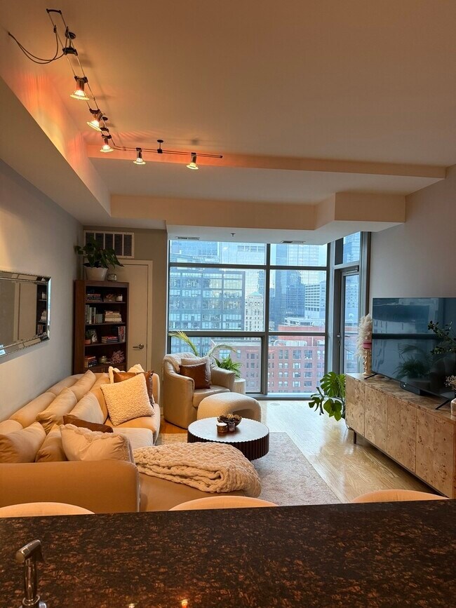 Foto del edificio - 303 W Ohio St