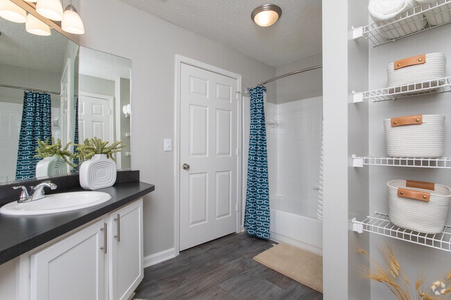 1BR,1BA -80%-BA - The Bauer Apartments
