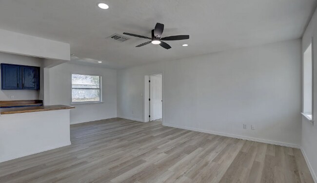 Foto del edificio - 417 Hollyhock Ln