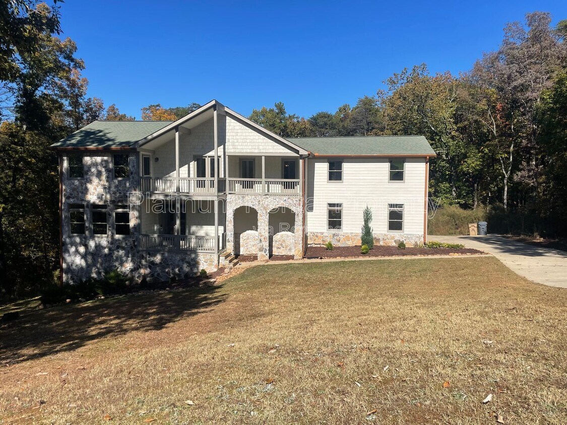 Foto principal - 1305 Smithdale Heights Dr