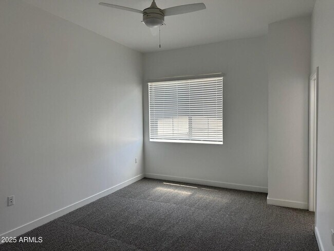 Foto del edificio - Townhome for Rent in the heart of Downtown Phoenix