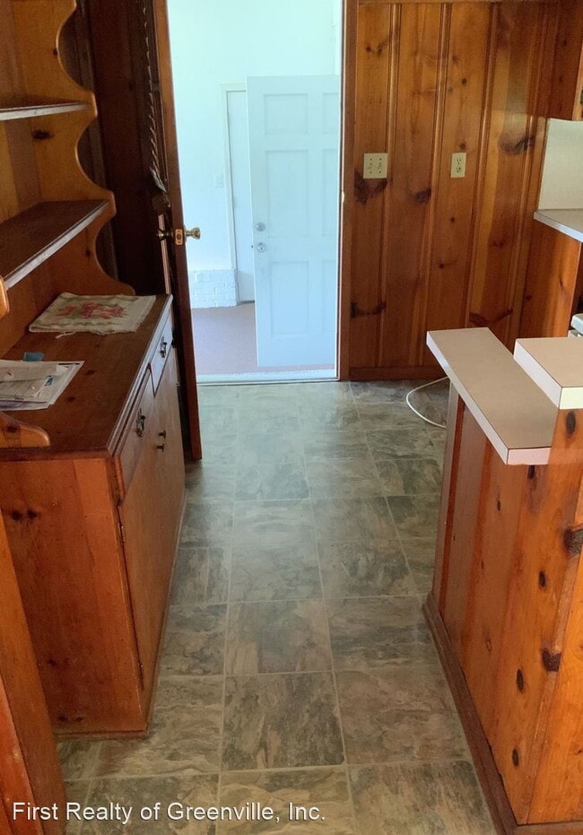 Building Photo - 3 br, 1.5 bath House - 3822 Sandcut Rd