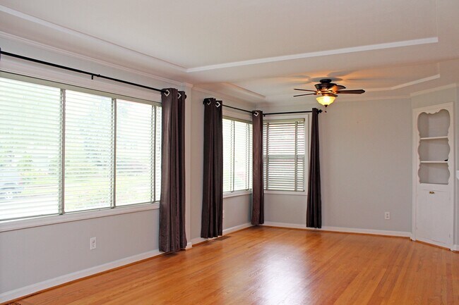 Building Photo - Adorable Rose City Golf Course 2 Bedroom M...