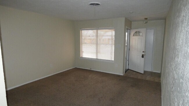 Foto del edificio - 605 SW 45th St