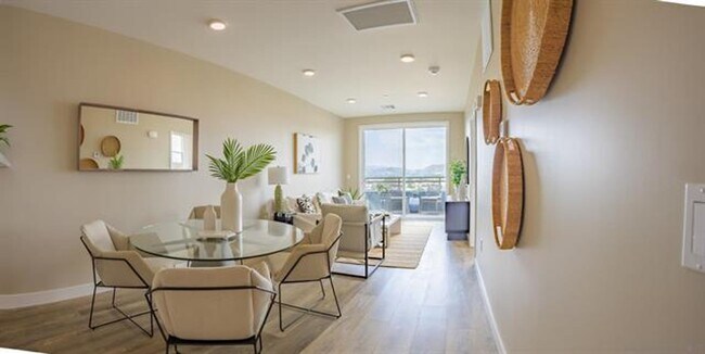 Building Photo - 2 Bed 2 Bath for Rent in Escondido
