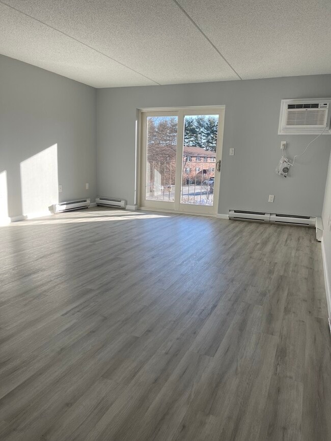 36 Maple Crest Cir Unit E, Holyoke, MA 01040 Condo for Rent in