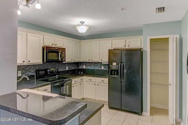 Building Photo - 6057 Maggies Cir