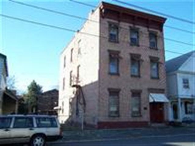 Primary Photo - 2427 Broadway