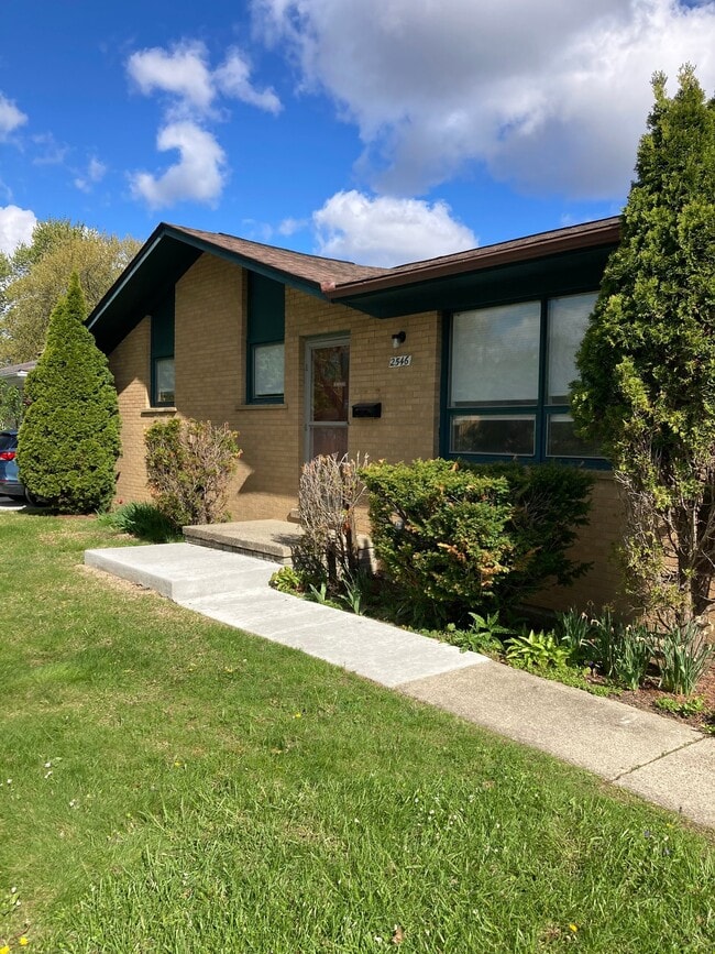 Building Photo - 2546 Pamela Ave