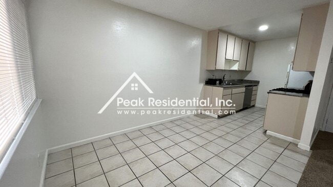 Building Photo - ElParque2715