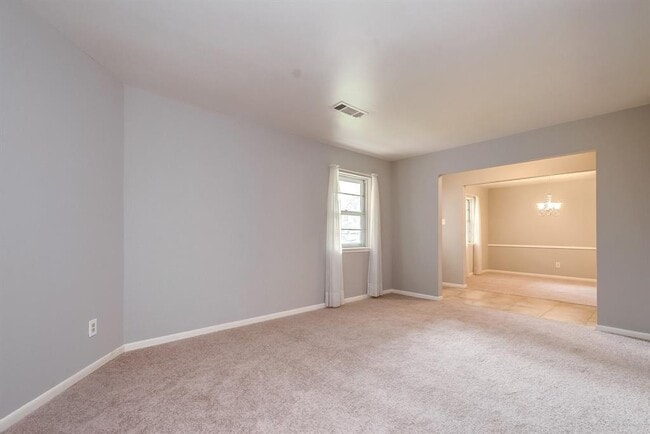 Building Photo - 810 Borden St