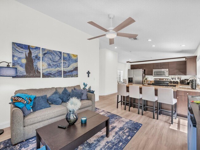 Foto del edificio - 18424 NW 21st St