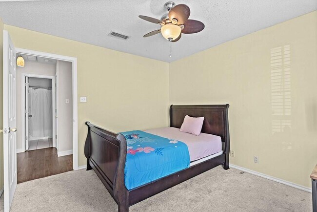 Building Photo - 3612 Springmont Dr