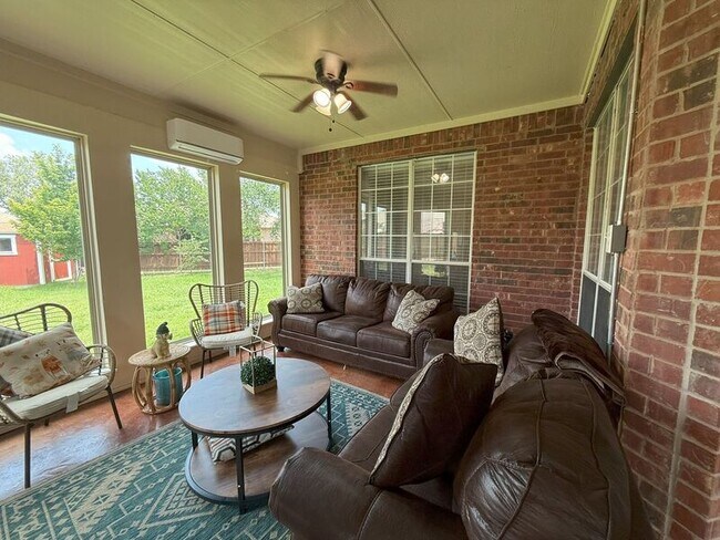 Foto del edificio - 6616 Crestwood Ct