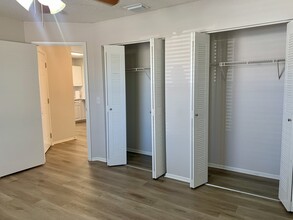 Building Photo - 2558 W Bird St