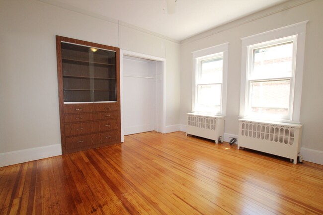 Building Photo - 302 Hasbrouck Ave
