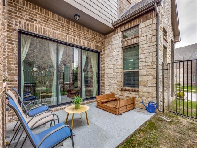 Foto del edificio - 8221 Bethpage Dr