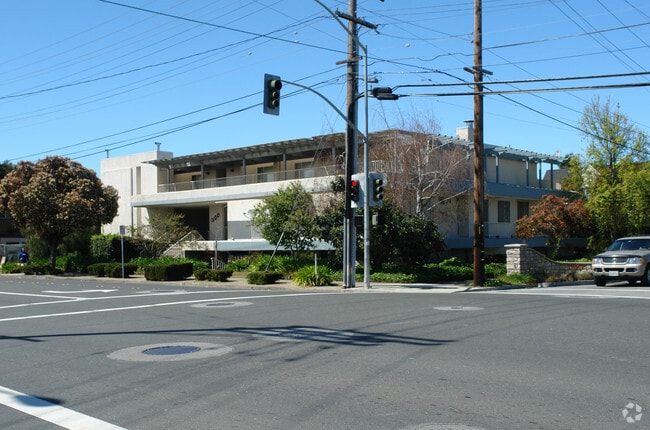 Building Photo - 500 Peninsula Ave