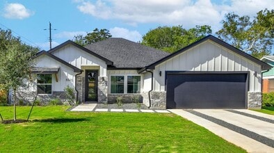 Building Photo - 8302 Kromer St