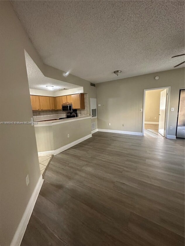 Foto principal - 2445 SW 18th Terrace