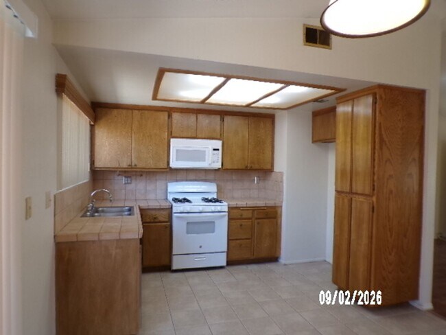 Building Photo - 43702 La Paz Ln