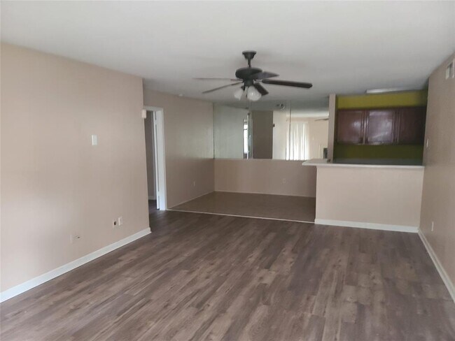 Building Photo - 10747 Braes Bend Dr