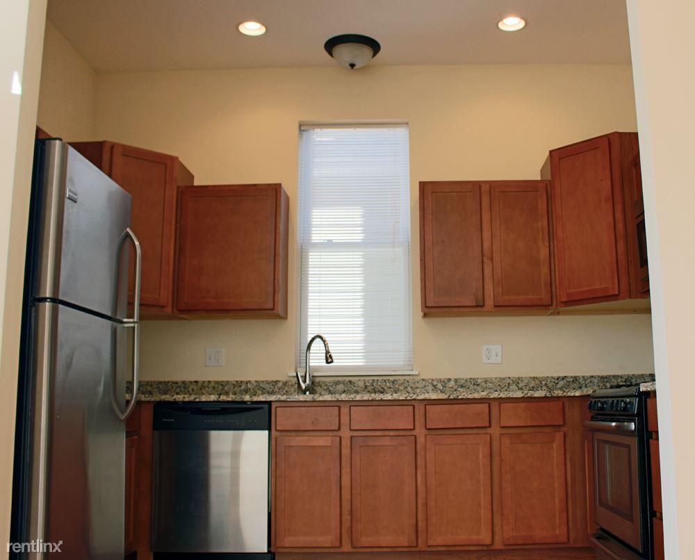 Building Photo - 3 br, 2 bath  - 820 W Newport Ave Unit 1