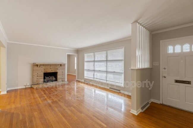 Building Photo - 221 Leawood Dr