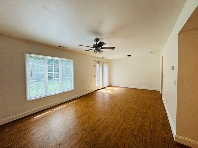 Photo - 3 Bedroom 2.5 Bath Townhouse-