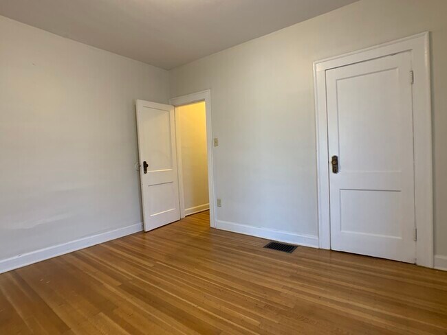 Foto del edificio - 3616 Coliseum Ave