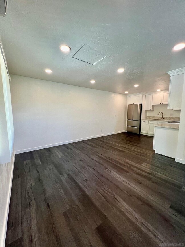 Foto del edificio - 11731 Waterhill Rd