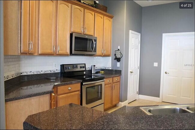 Building Photo - 925 White Oak Way