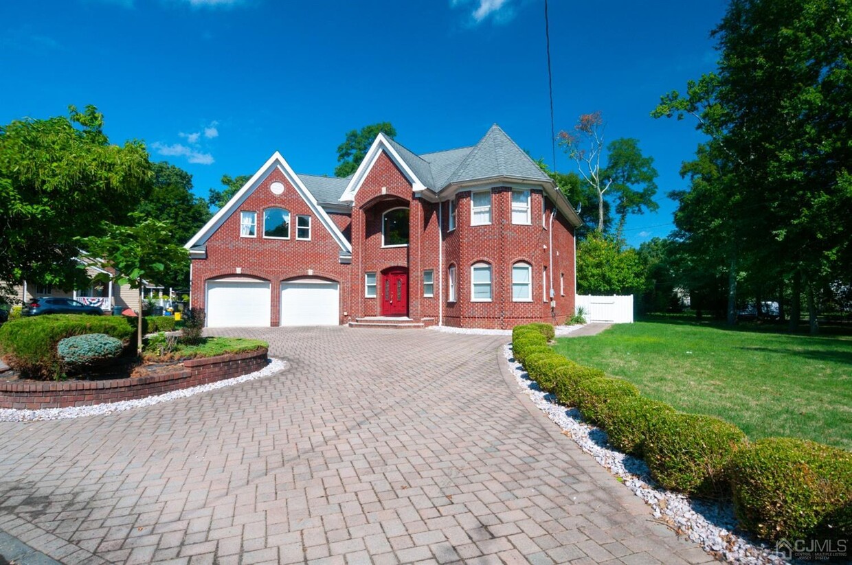 Primary Photo - 2 Miller Ave