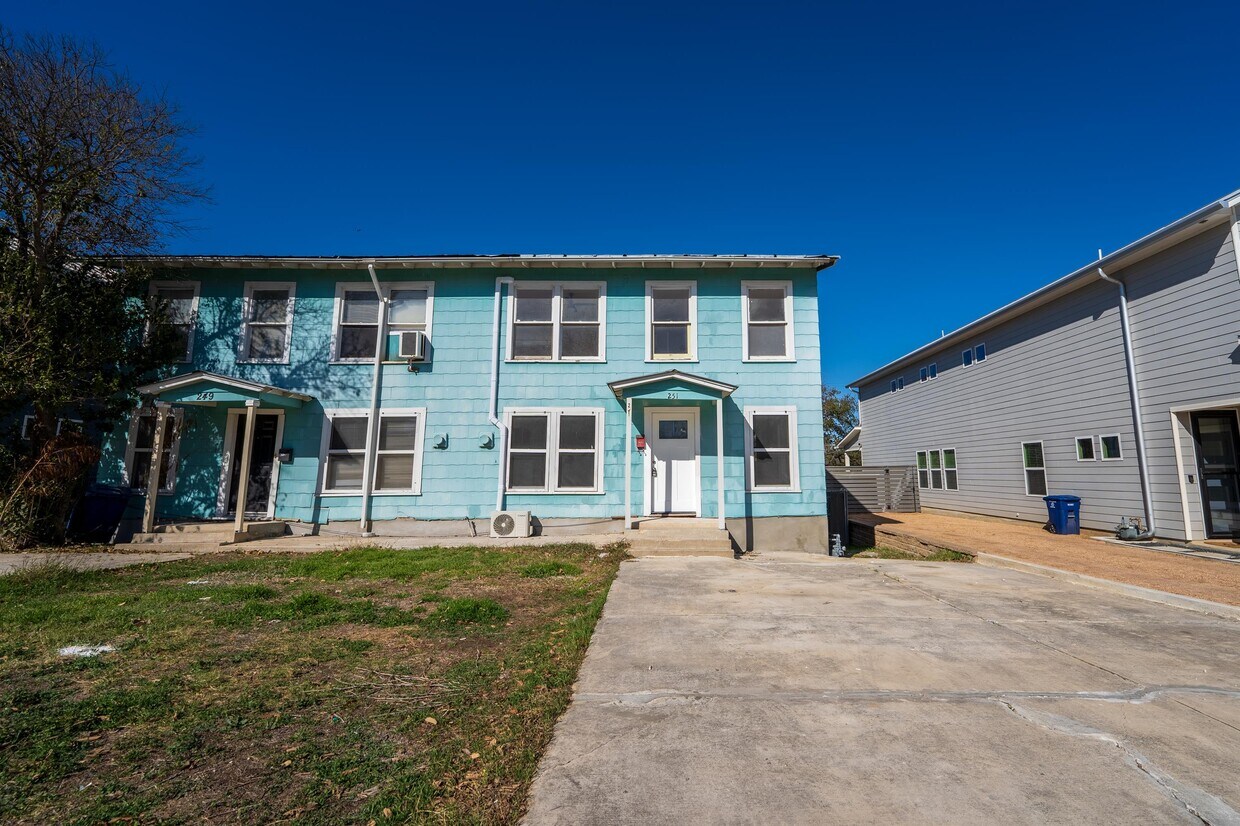 Primary Photo - 251 Claremont Ave