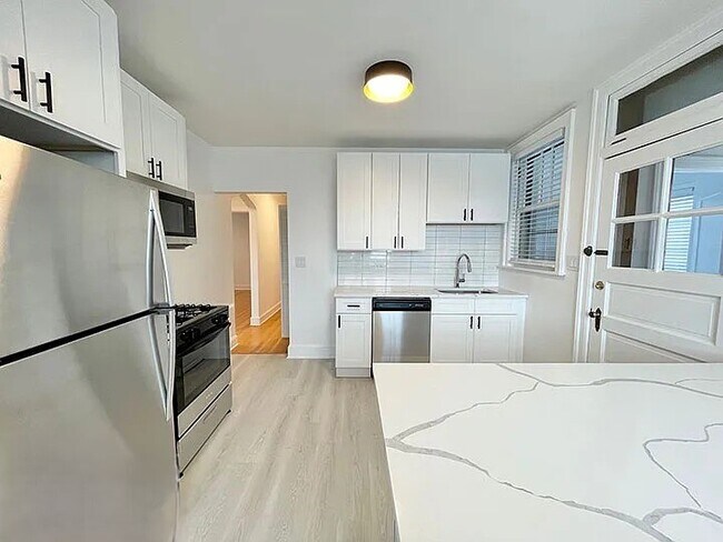 Foto del edificio - 5801 N Richmond St