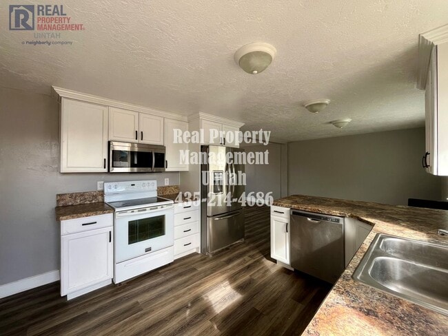 Building Photo - 235 W 200 S