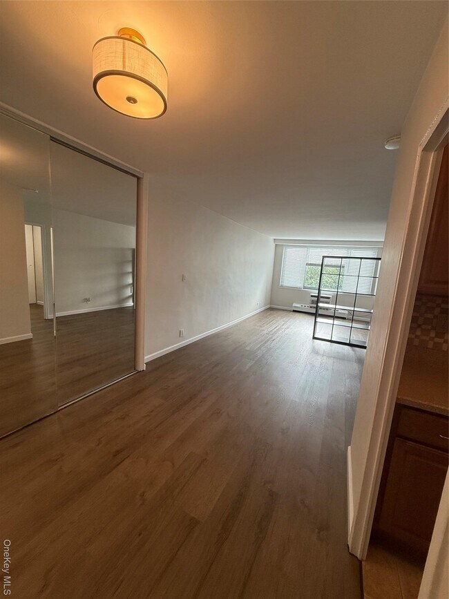 Foto del edificio - 220-55 46th Ave