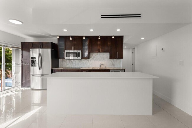 Foto del edificio - 9370 W Flagler St