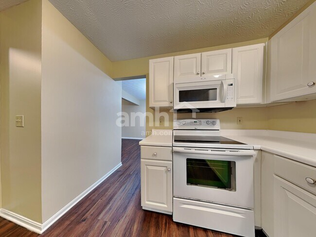 Foto del edificio - 748 Jewelweed Ct
