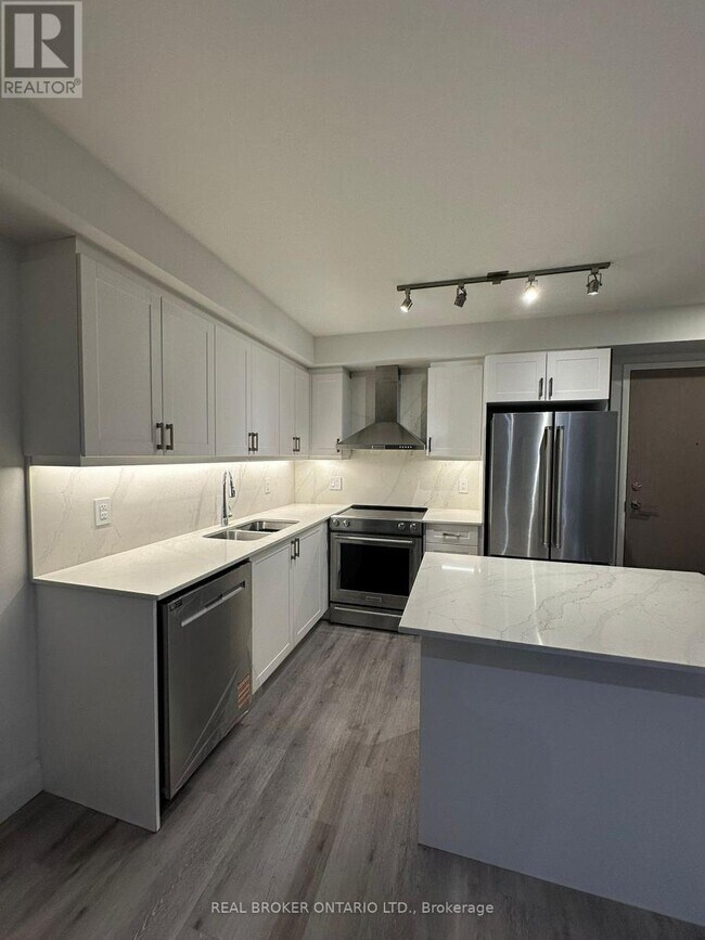 Photo du bâtiment - 58 Lakeside Ter