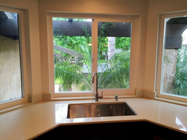 Foto del edificio - 4 Bedroom Townhouse - Ideal for Chapman St...